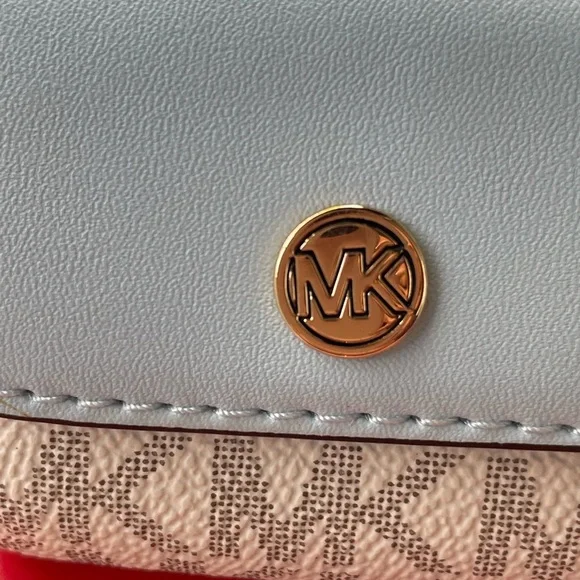 Michael Kors Airpods Case.Michael Kors Accessories. - Picture 7 of 15